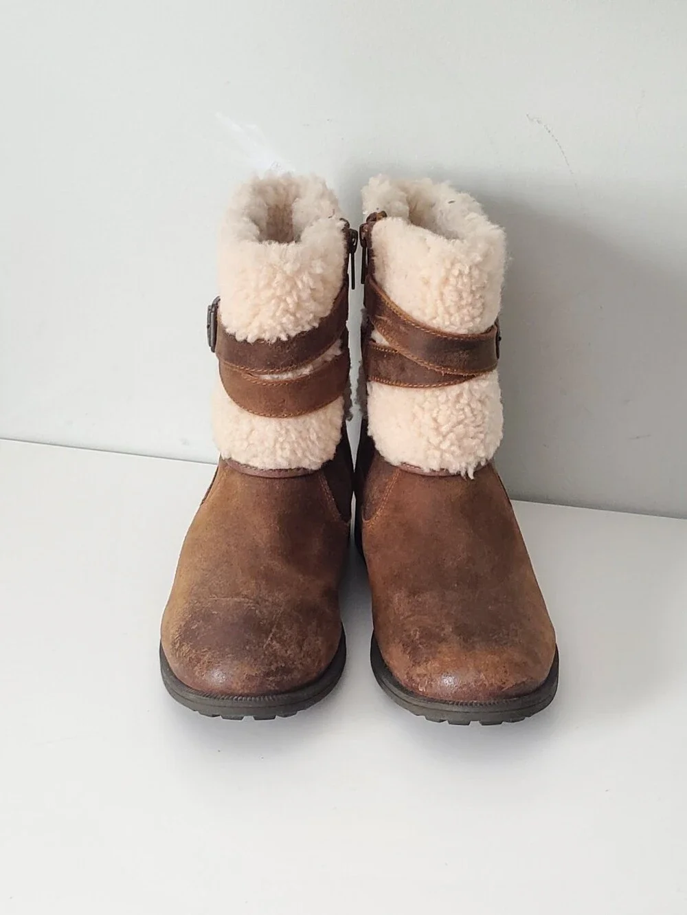 UGG Women's Australia Chestnut Leather Shearling Buckle Ankle Boots Size 9